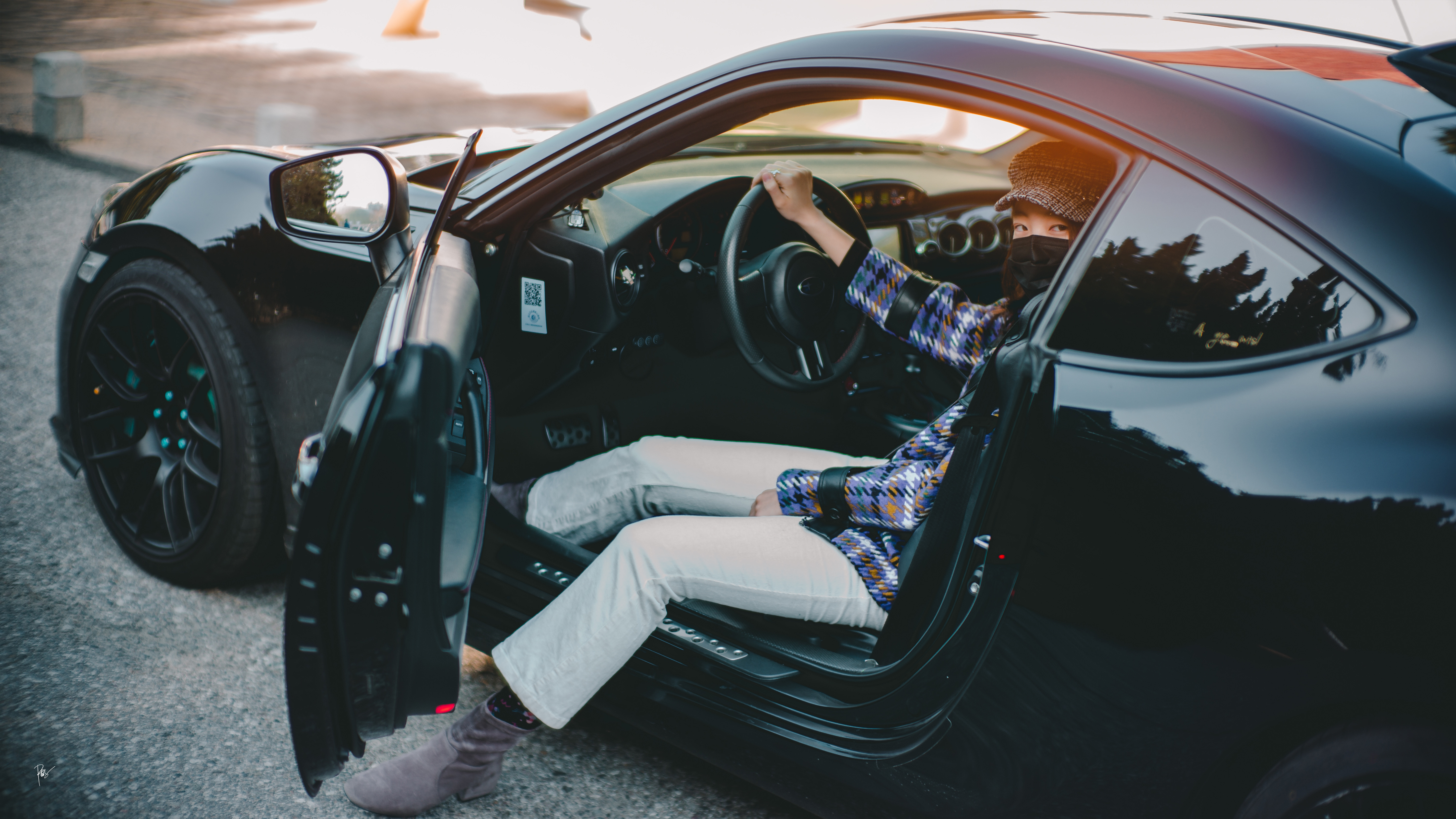 【女友当车模】疫情期间小姐姐开黑色brz出门溜车